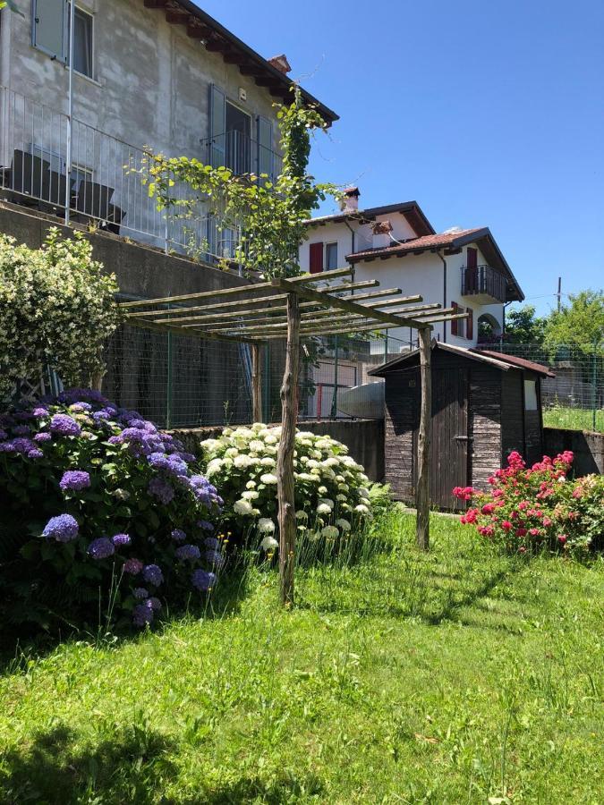 The Children Smile- With Private Garden Apartment Colico Ngoại thất bức ảnh