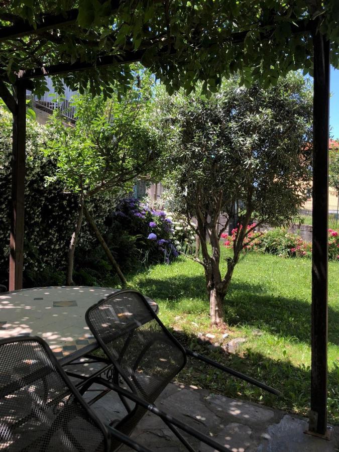 The Children Smile- With Private Garden Apartment Colico Ngoại thất bức ảnh