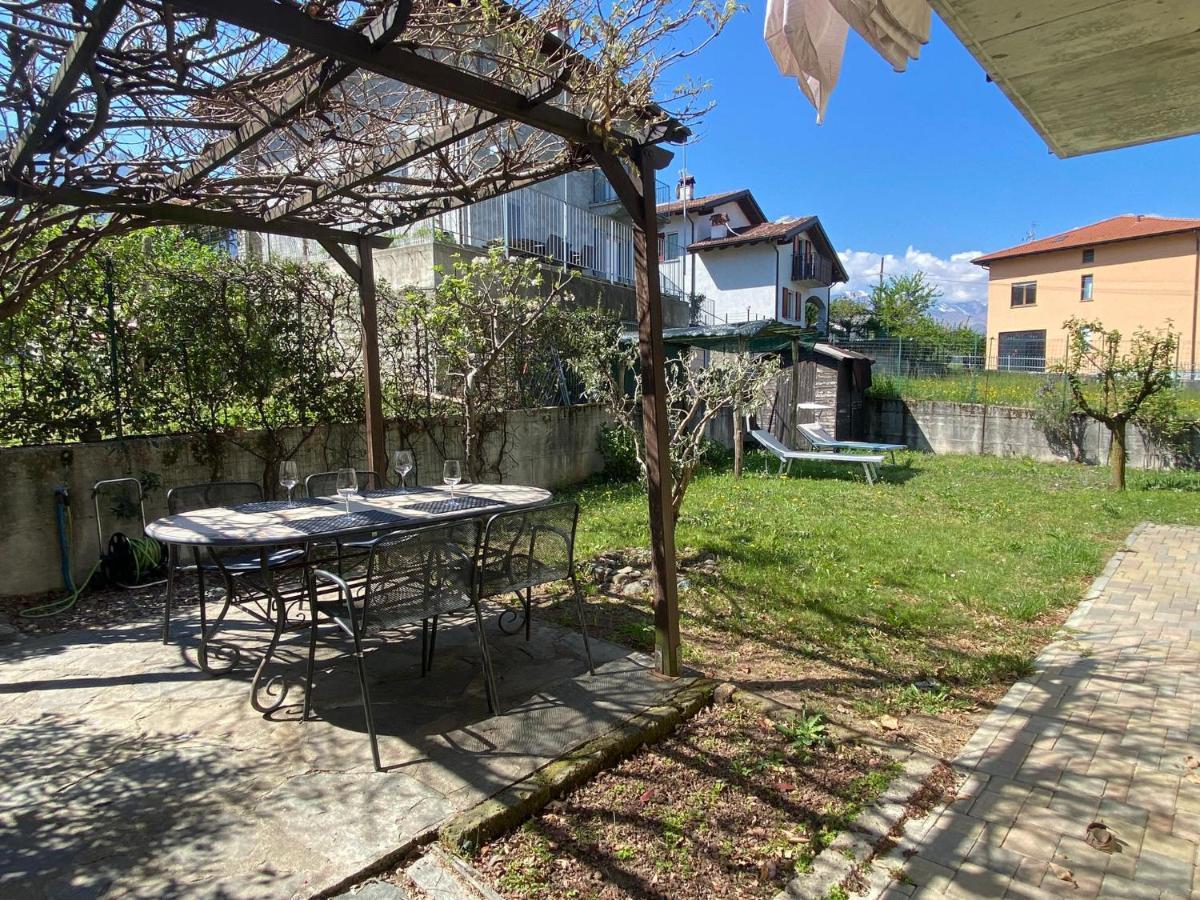 The Children Smile- With Private Garden Apartment Colico Ngoại thất bức ảnh